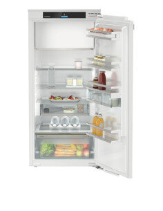 Įmontuojamas šaldytuvas...