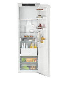 Įmontuojamas šaldytuvas...