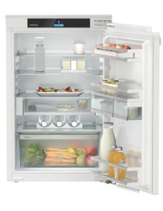 Įmontuojamas šaldytuvas...