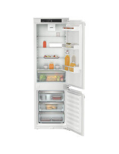 Įmontuojamas šaldytuvas...