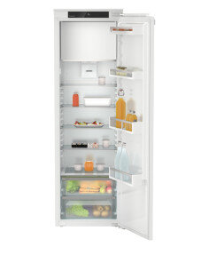 Įmontuojamas šaldytuvas...