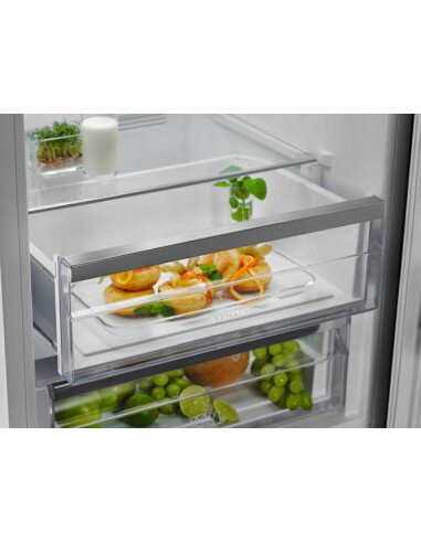 186 cm juodo matinio stiklo durimis No Frost šaldytuvas Electrolux LNT7ME32M2