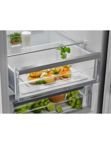 186 cm juodo matinio stiklo durimis No Frost šaldytuvas Electrolux LNT7ME32M2