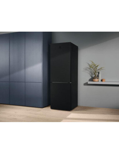 186 cm juodo matinio stiklo durimis No Frost šaldytuvas Electrolux LNT7ME32M2