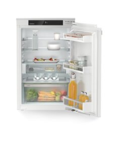 Įmontuojamas šaldytuvas...