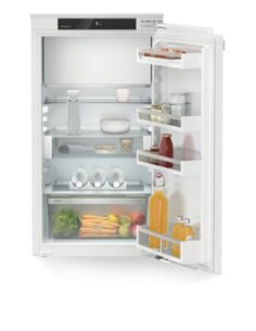 Įmontuojamas šaldytuvas...