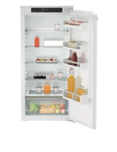 Įmontuojamas šaldytuvas...