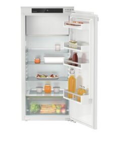 Įmontuojamas šaldytuvas...