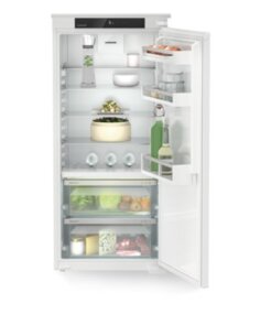 Įmontuojamas šaldytuvas...