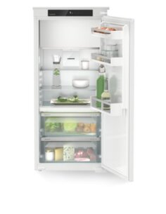 Įmontuojamas šaldytuvas...