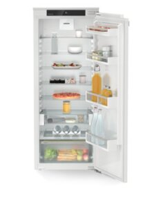 Įmontuojamas šaldytuvas...