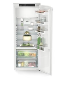 Įmontuojamas šaldytuvas...