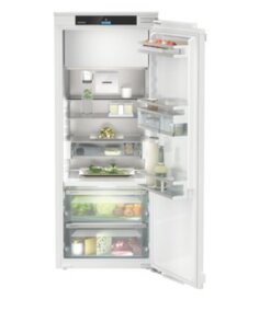 Įmontuojamas šaldytuvas...