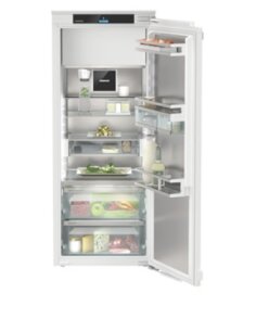 Įmontuojamas šaldytuvas...