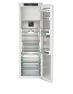 Įmontuojamas šaldytuvas...