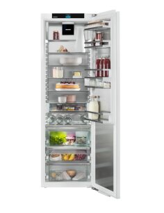 Įmontuojamas šaldytuvas...