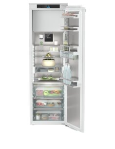 Įmontuojamas šaldytuvas...