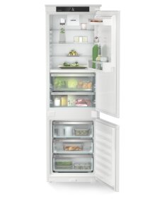 Įmontuojamas šaldytuvas...