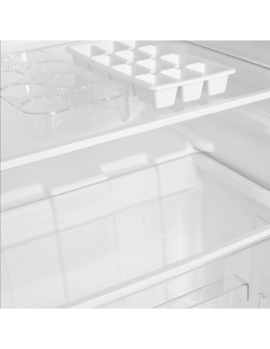 Šaldytuvas su šaldikliu viduje...