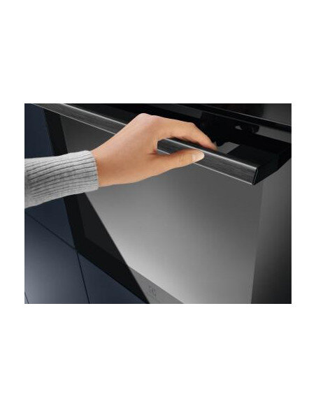 70l.talpos įmontuojama garinė juodos spalvos orkaitė Electrolux EOB8S39WZ