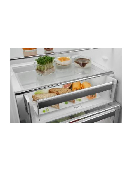 Įmontuojamas šaldytuvas su šaldikliu 188cm Electrolux LNS9TE19S