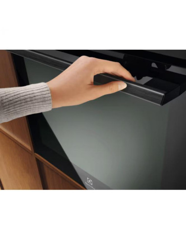 Juodos spalvos orkaitė su pirolize ir garų funkcija Electrolux LOD7P87Z