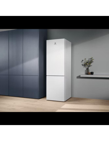 186 cm aukščio baltos spalvos No Frost šaldytuvas su šaldikliu Electrolux LNT5ME32W1